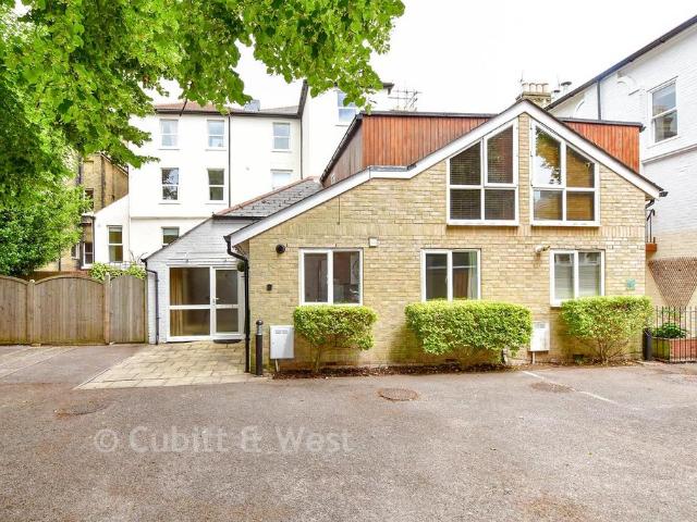 3 bedroom mews for sale