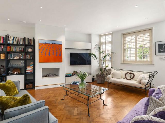 3 bedroom mews for sale