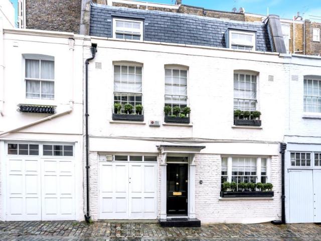 3 bedroom mews for sale