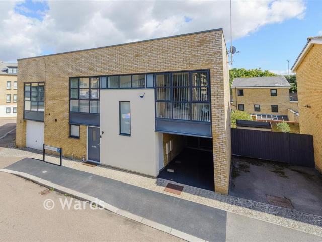 3 bedroom mews for sale