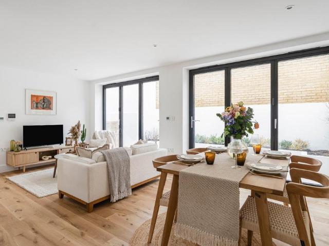 3 bedroom mews for sale