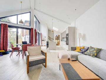 3 bedroom mews for sale
