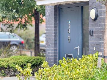 3 bedroom mews for sale