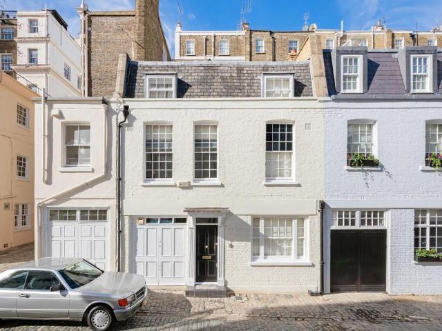 3 bedroom mews for sale