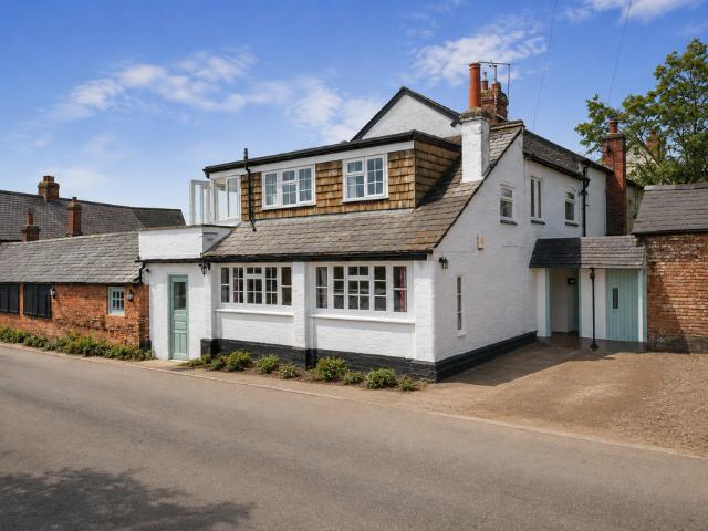 3 bedroom mews for sale