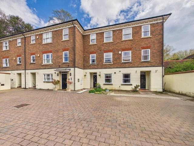 3 bedroom mews for sale