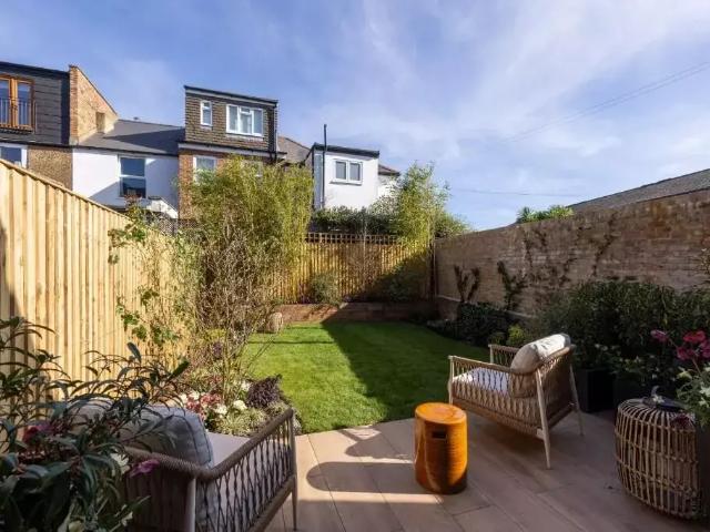 3 bedroom mews for sale