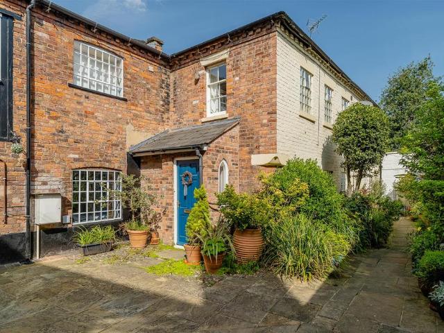 3 bedroom mews for sale