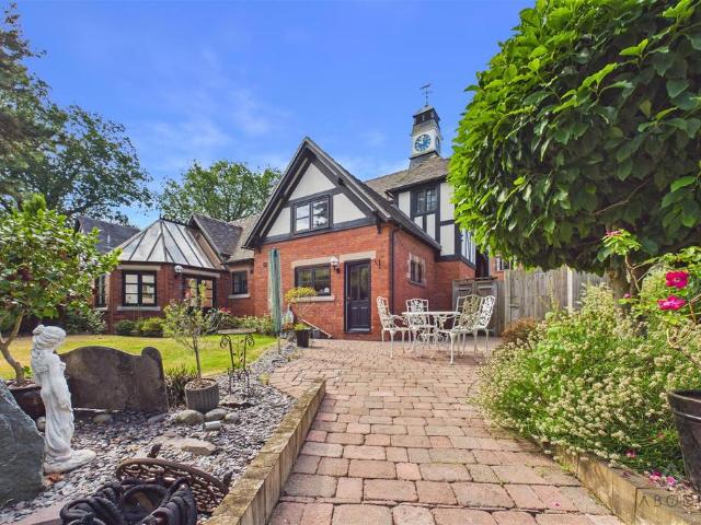 3 bedroom mews for sale