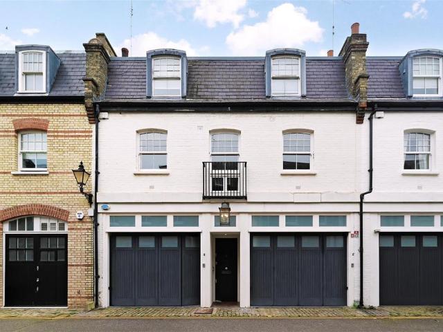 3 bedroom mews for sale