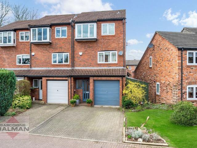 3 bedroom mews for sale