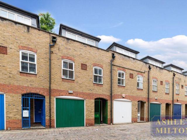 3 bedroom mews for sale
