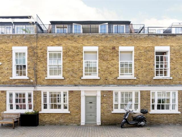 3 bedroom mews for sale