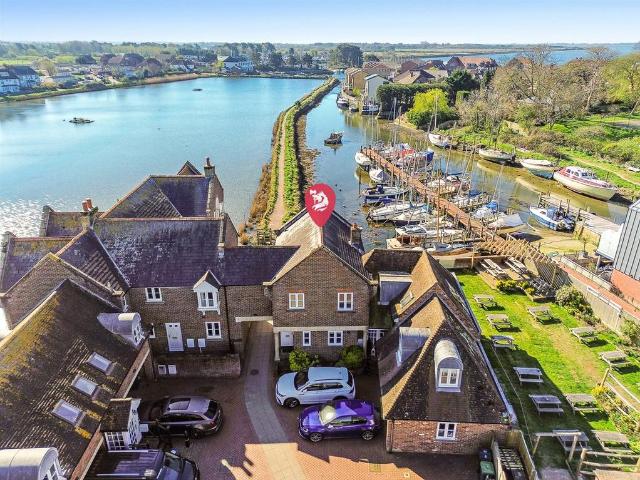 3 bedroom mews for sale