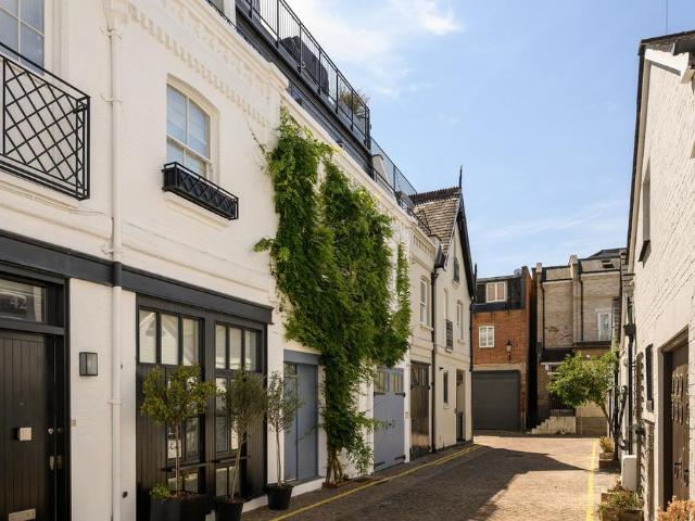 3 bedroom mews for sale