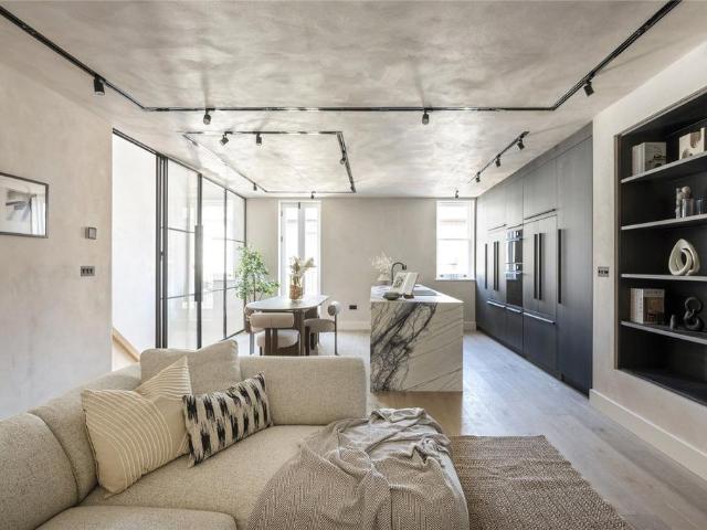 3 bedroom mews for sale