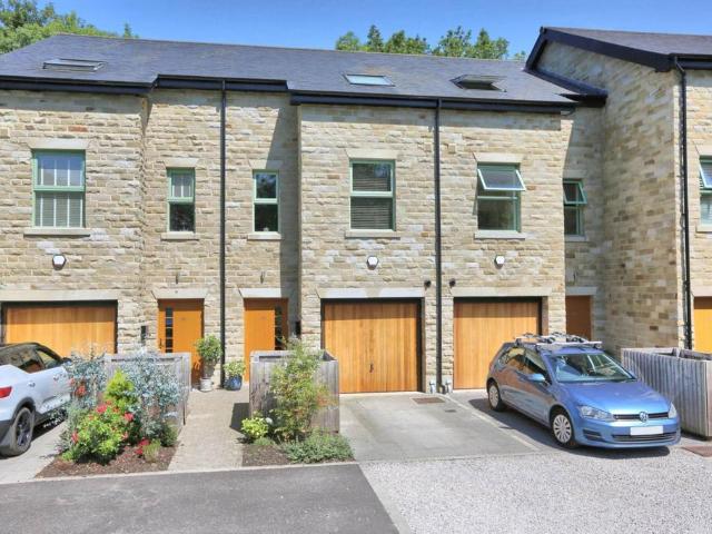 3 bedroom mews for sale