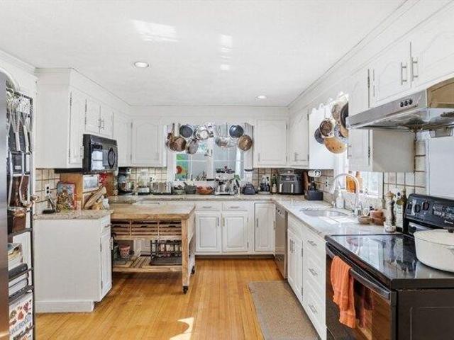 3 bedroom, Medford MA 02155 105425549