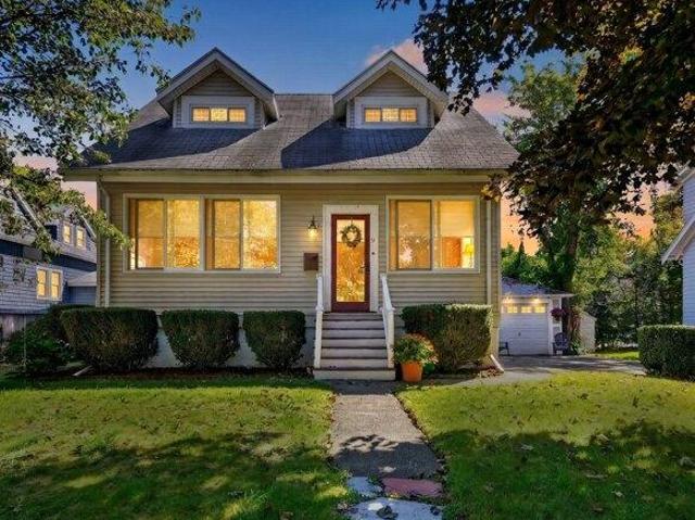 3 bedroom, Melrose MA 02176 105613863