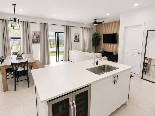 3 bedroom, Miami Gardens FL 33169 105945120