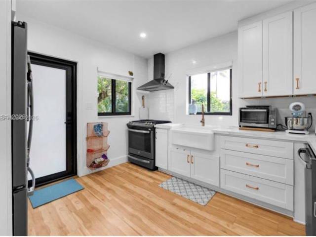 3 bedroom, Miami FL 33129 105280414