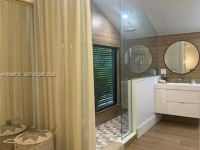 3 bedroom, Miami FL 33134 106220581