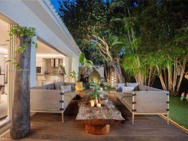 3 bedroom, Miami FL 33140 105022464