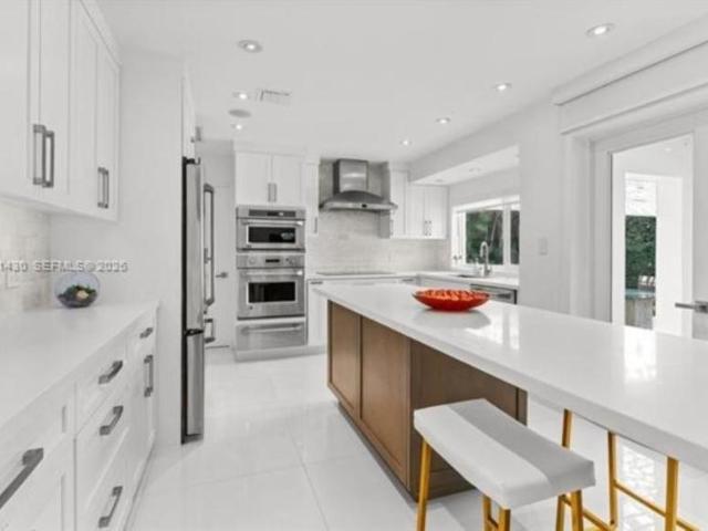 3 bedroom, Miami FL 33146 106220556
