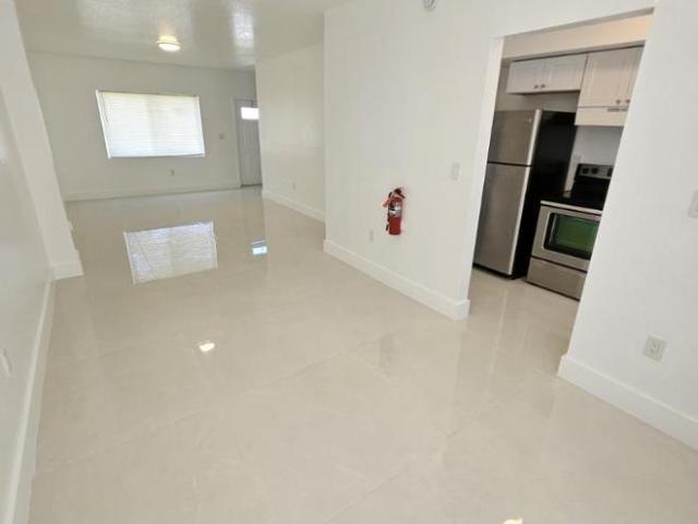 3 bedroom, Miami FL 33150 105918392