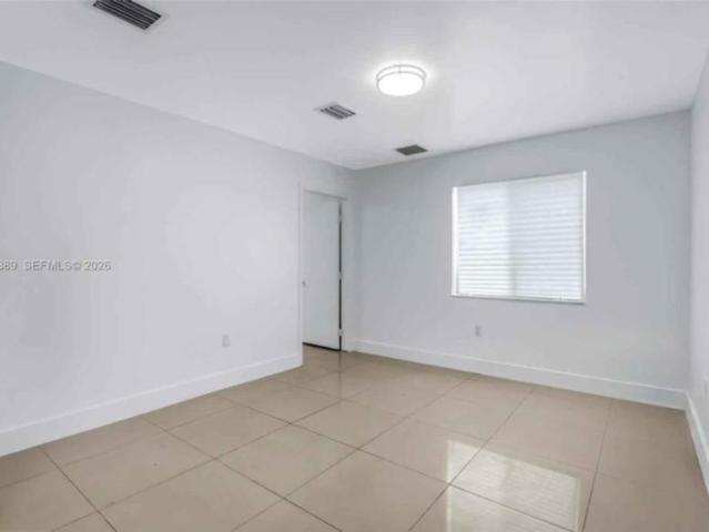 3 bedroom, Miami FL 33150 106220774