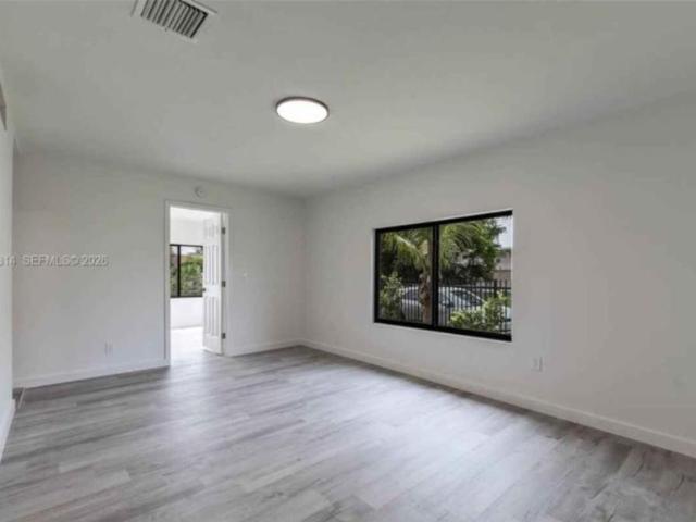 3 bedroom, Miami FL 33150 106220789