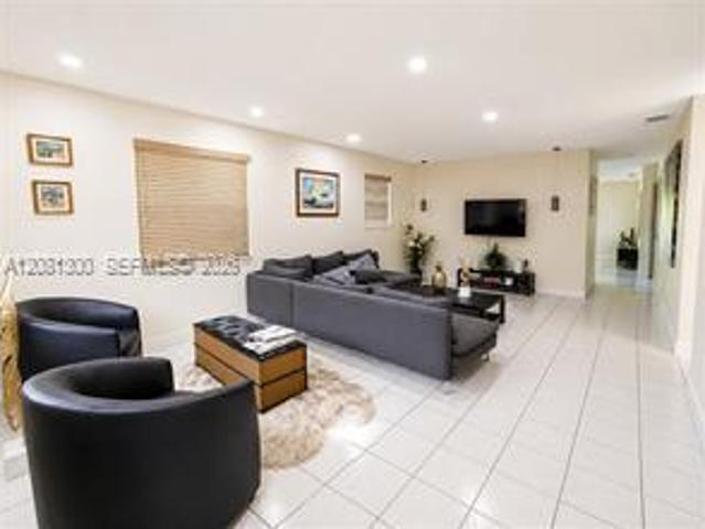3 bedroom, Miami FL 33155 105268218