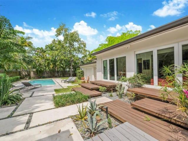 3 bedroom, Miami FL 33155 105543030