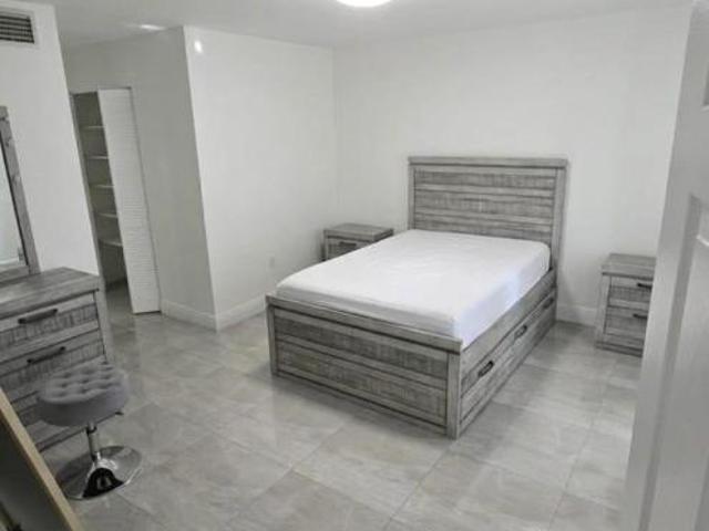 3 bedroom, Miami FL 33172 105902620