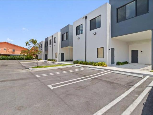 3 bedroom, Miami FL 33174 101985753