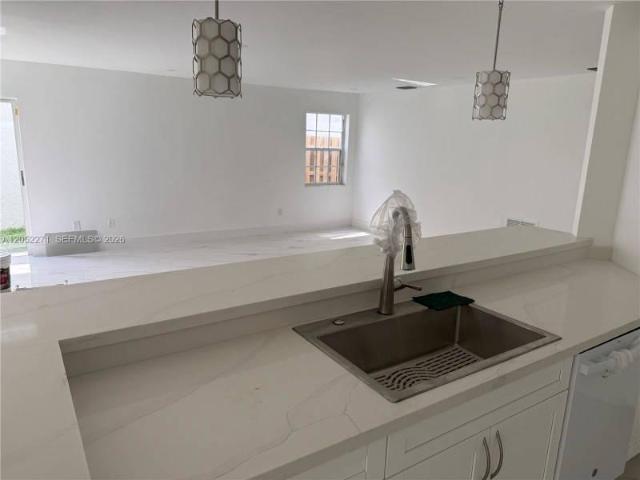 3 bedroom, Miami FL 33186 106192092