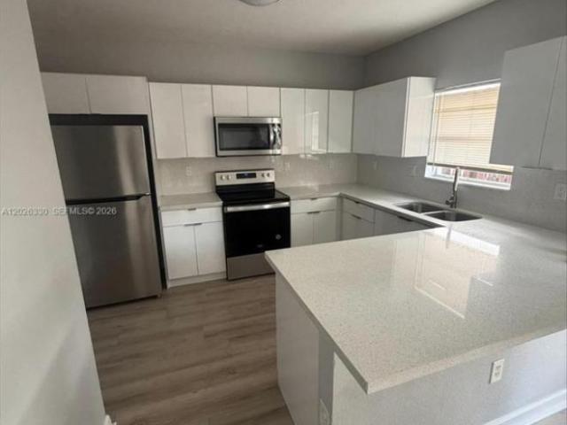 3 bedroom, Miami FL 33194 106220661