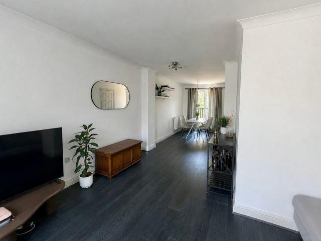 3 bedroom mid terrace to let