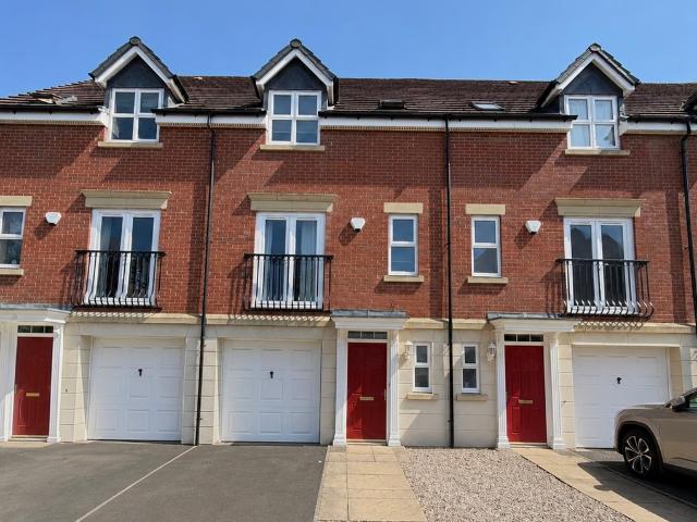 3 bedroom mid terrace to let