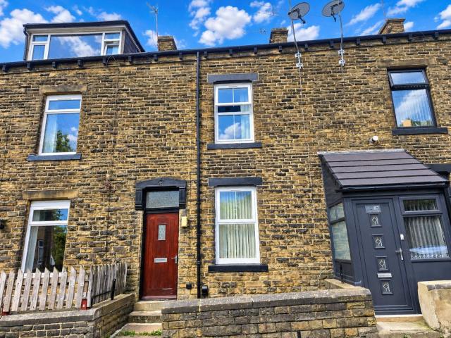 3 bedroom mid terraced house To Let in Bradford
