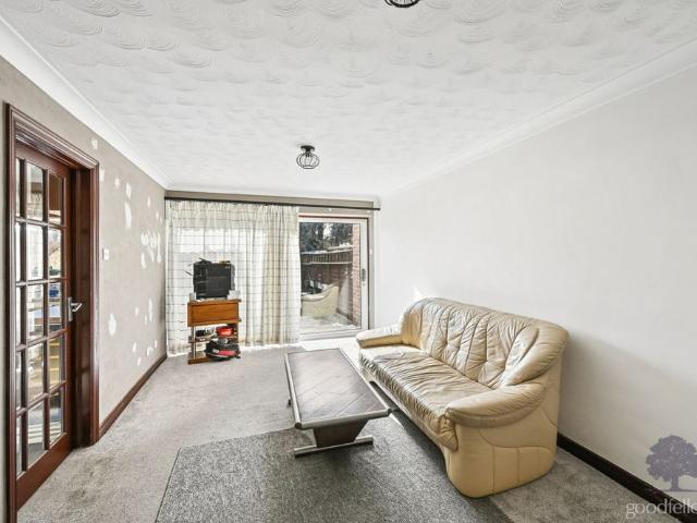3 bedroom mid terraced house to rent