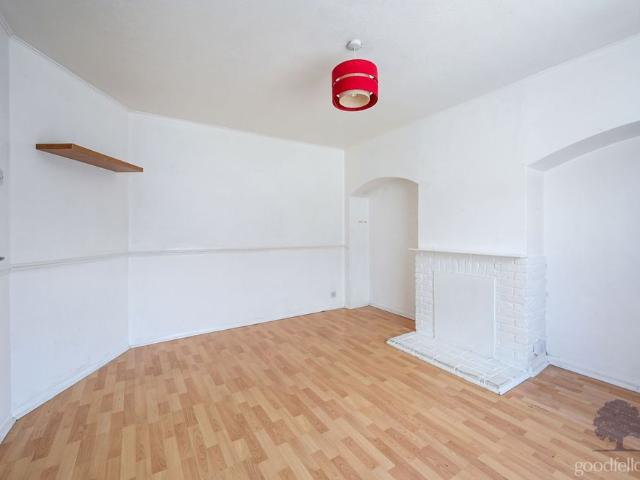 3 bedroom mid terraced house to rent