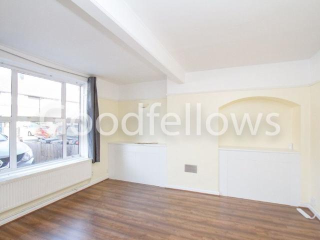 3 bedroom mid terraced house to rent
