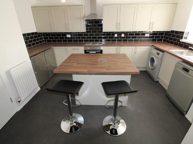 3 Bedroom Mid Terraced House