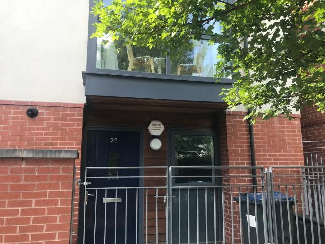 3 Bedroom Mid Terraced House