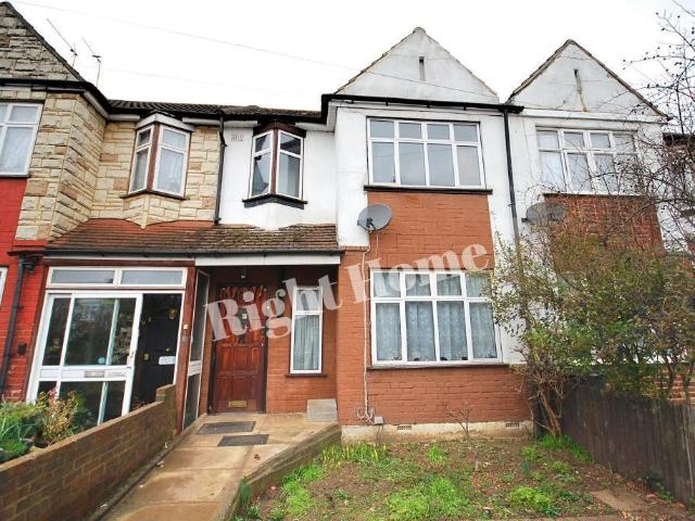 3 Bedroom MID TERRACED To Let