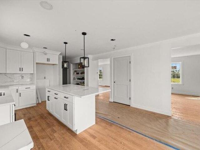 3 bedroom, Middleboro MA 02346 105588671