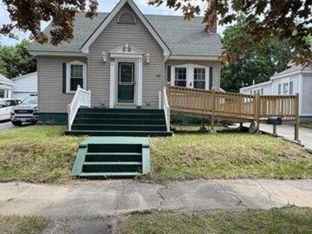 3 bedroom, Millinocket ME 04462 105770632