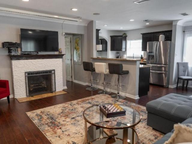 3 bedroom, North Hollywood CA 91601 102769970