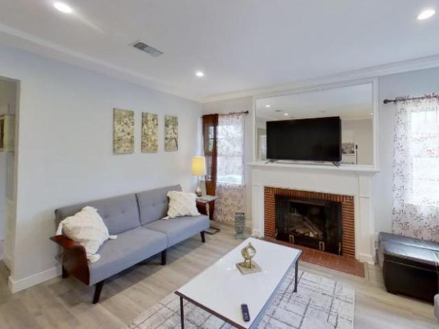 3 bedroom, North Hollywood CA 91602 102769972